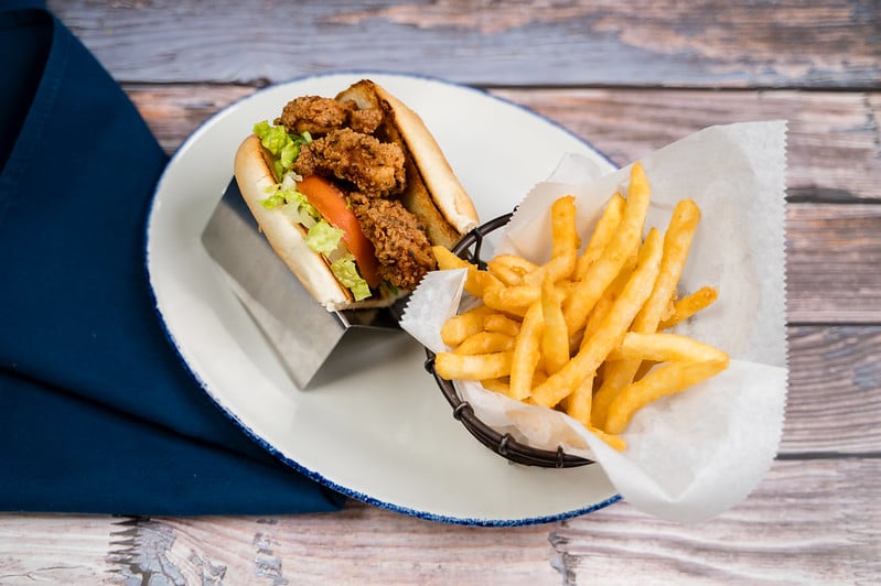 fried shrimp po boy lunch combo